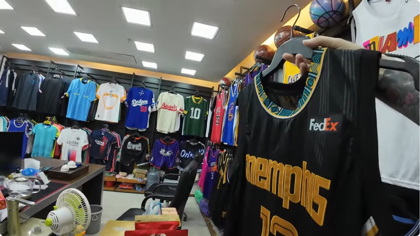 do hoodies have zippers