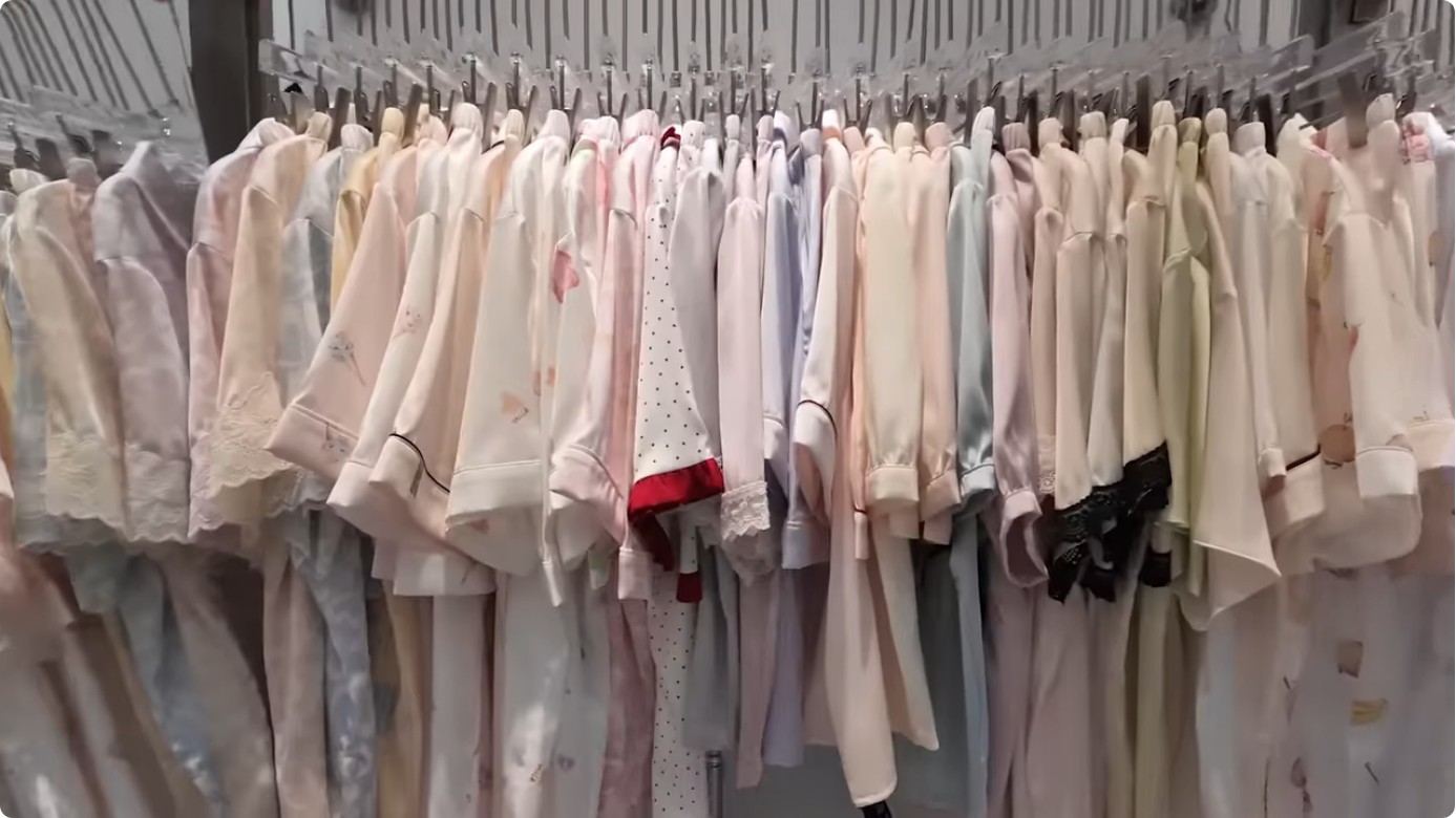 loose long sleeves